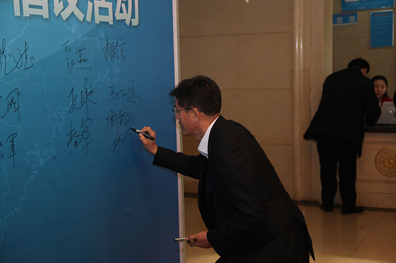 孙树印院长参与健康倡议活动.JPG 孙树印院长参与健康倡议活动.JPG