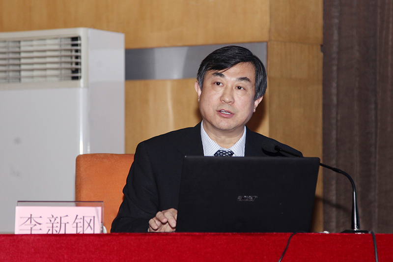 李新钢教授授课.JPG 李新钢教授授课.JPG