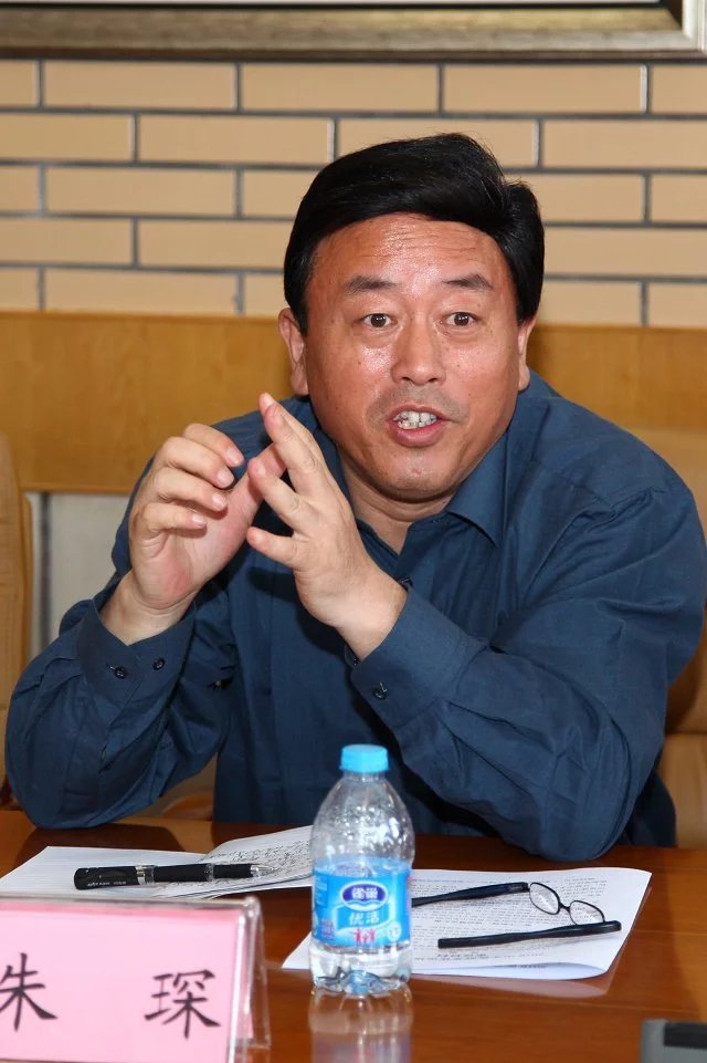 朱琛.jpg 朱琛.jpg